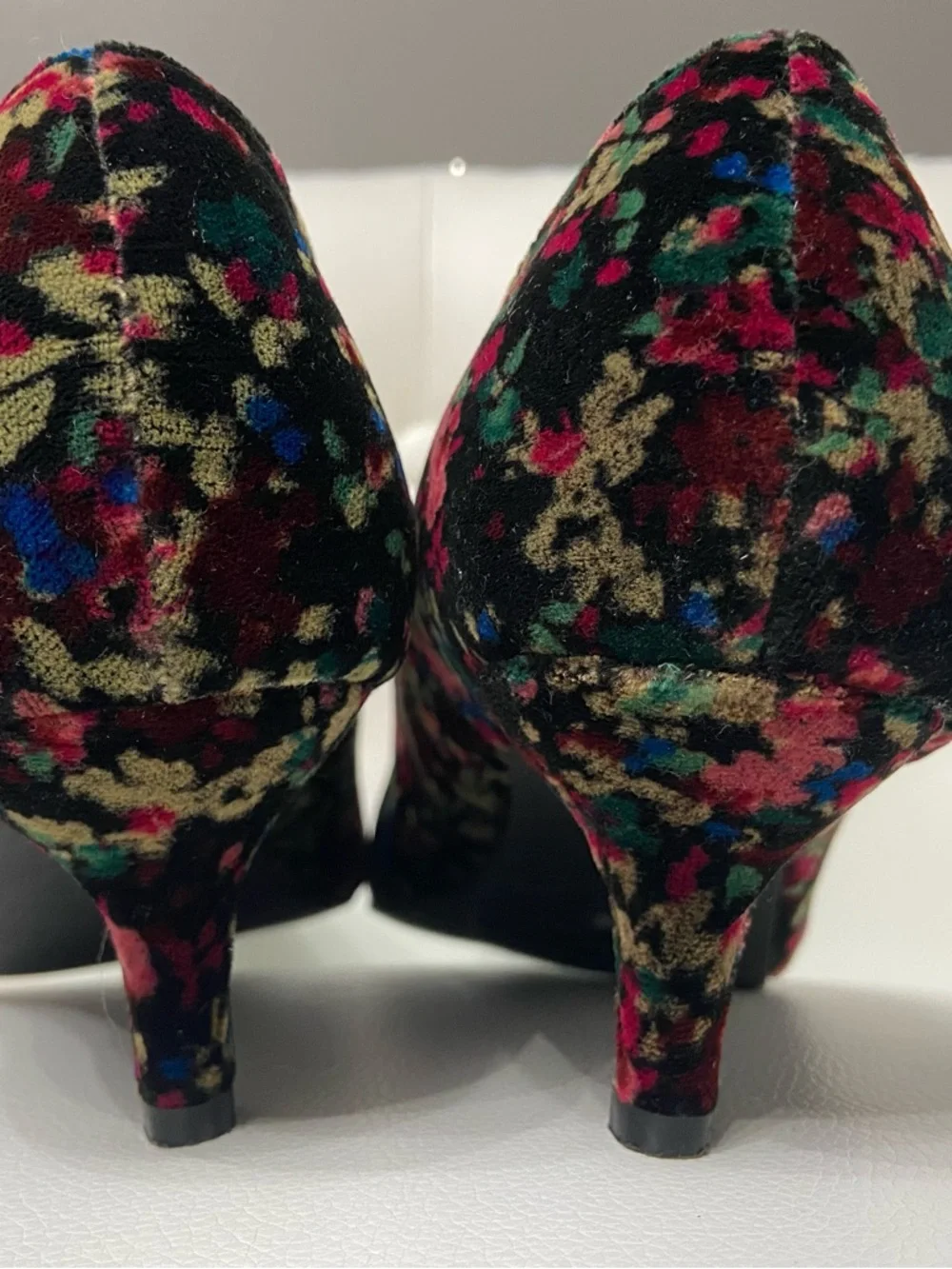 Beautiful BELLINI Bobcat Black Floral Velvet 2.25" Kitten Heel Dark Fairy 11W - Picture 7 of 17
